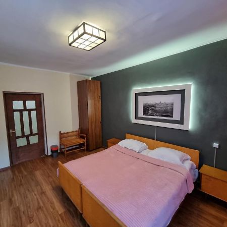 Hrachy Mot Hostel Gyumri Exterior photo
