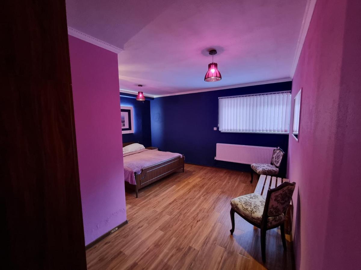 Hrachy Mot Hostel Gyumri Exterior photo